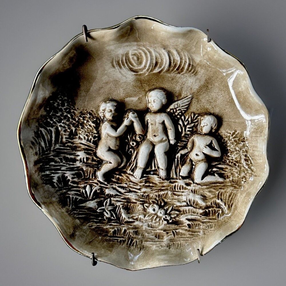 Vintage Capodimonte Cherub Wall Plate 3D Relief Putti Italy Ready to Hang 5.5”